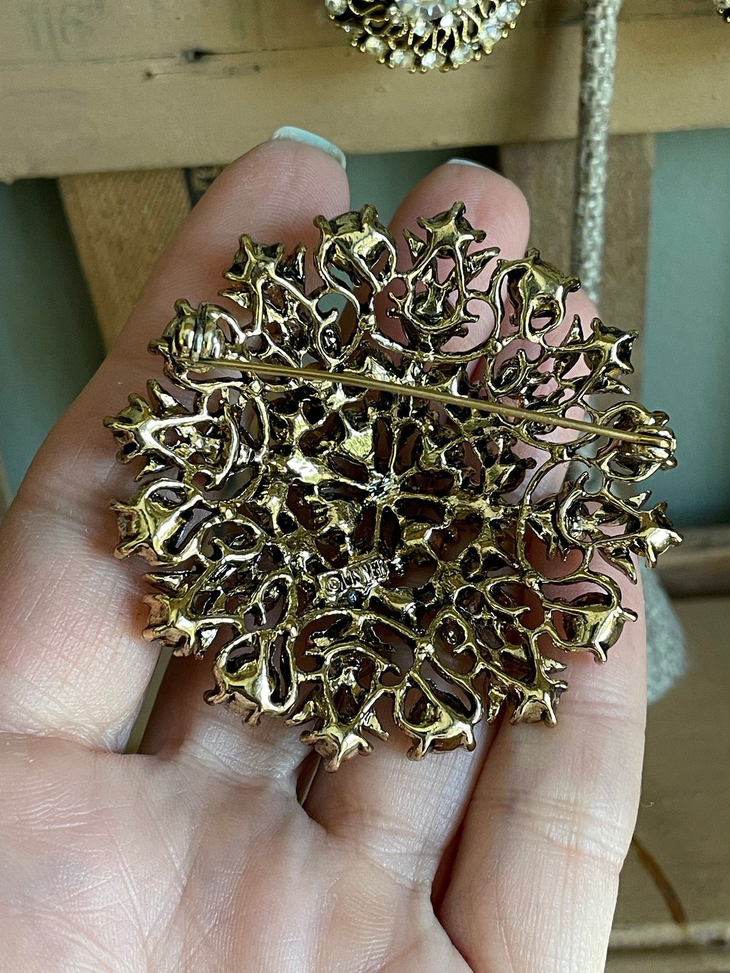 Sparkly 1960-1970 Lisner Domed Round Pinwheel Rhinestone Brooch and Earrings