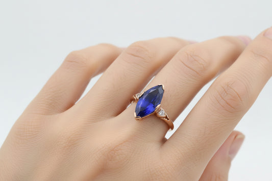 c1940 10K Yellow Gold Imitation Sapphire and Diamond Ring