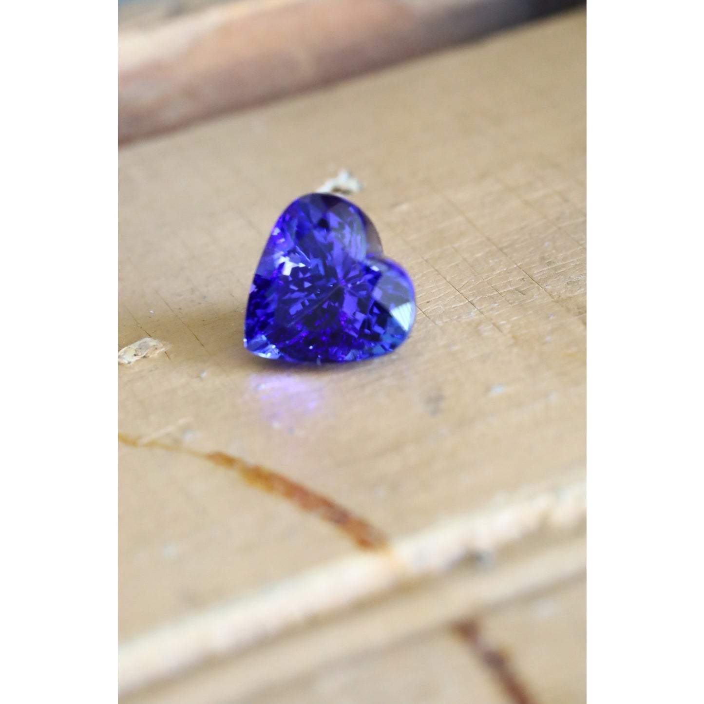 Loose AGI Heart Cut Natural Tanzanite Gemstone 6.89 Cts