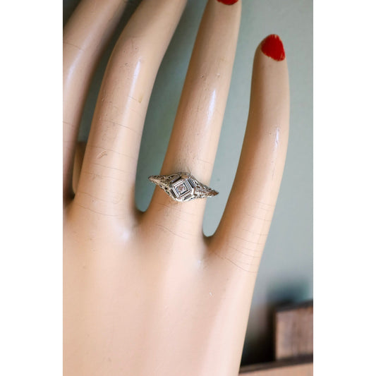 An 18K White Gold Art Deco Filigree Ring with Diamond c1930