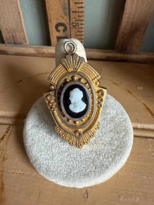 c1880 Antique Victorian Carved Banded Agate Cameo Locket