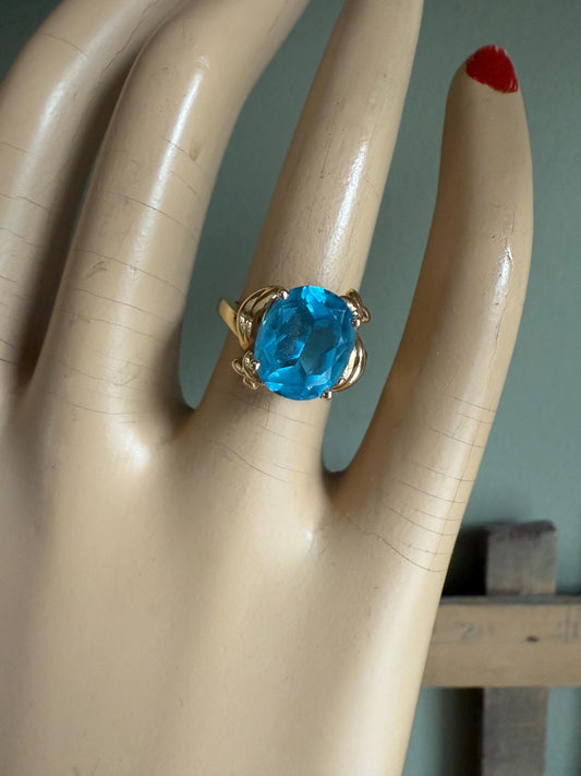 Vintage 14K Yellow Gold Oval Cut Blue Topaz Ring