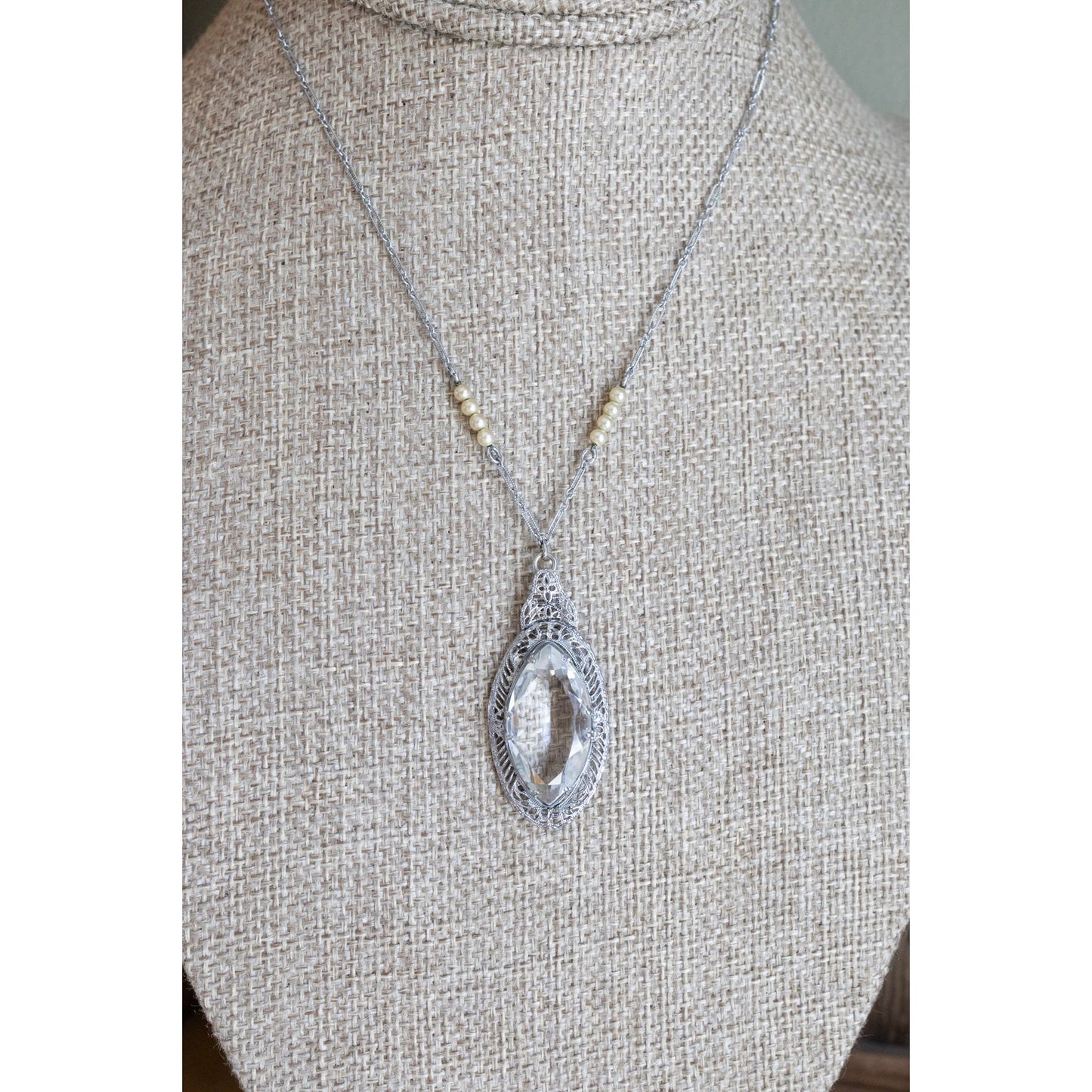 c1930 Art Deco Rhodium Plated Filigree Glass Set Necklace