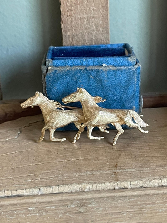 Vintage 14K Solid Yellow Gold Wild Horses Running Brooch