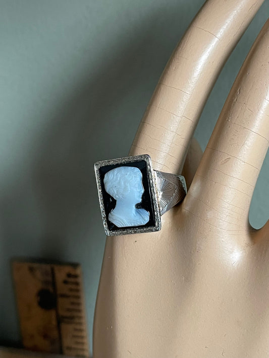14K Gold Art Deco Agate Cameo Ring: 1920s Flapper
