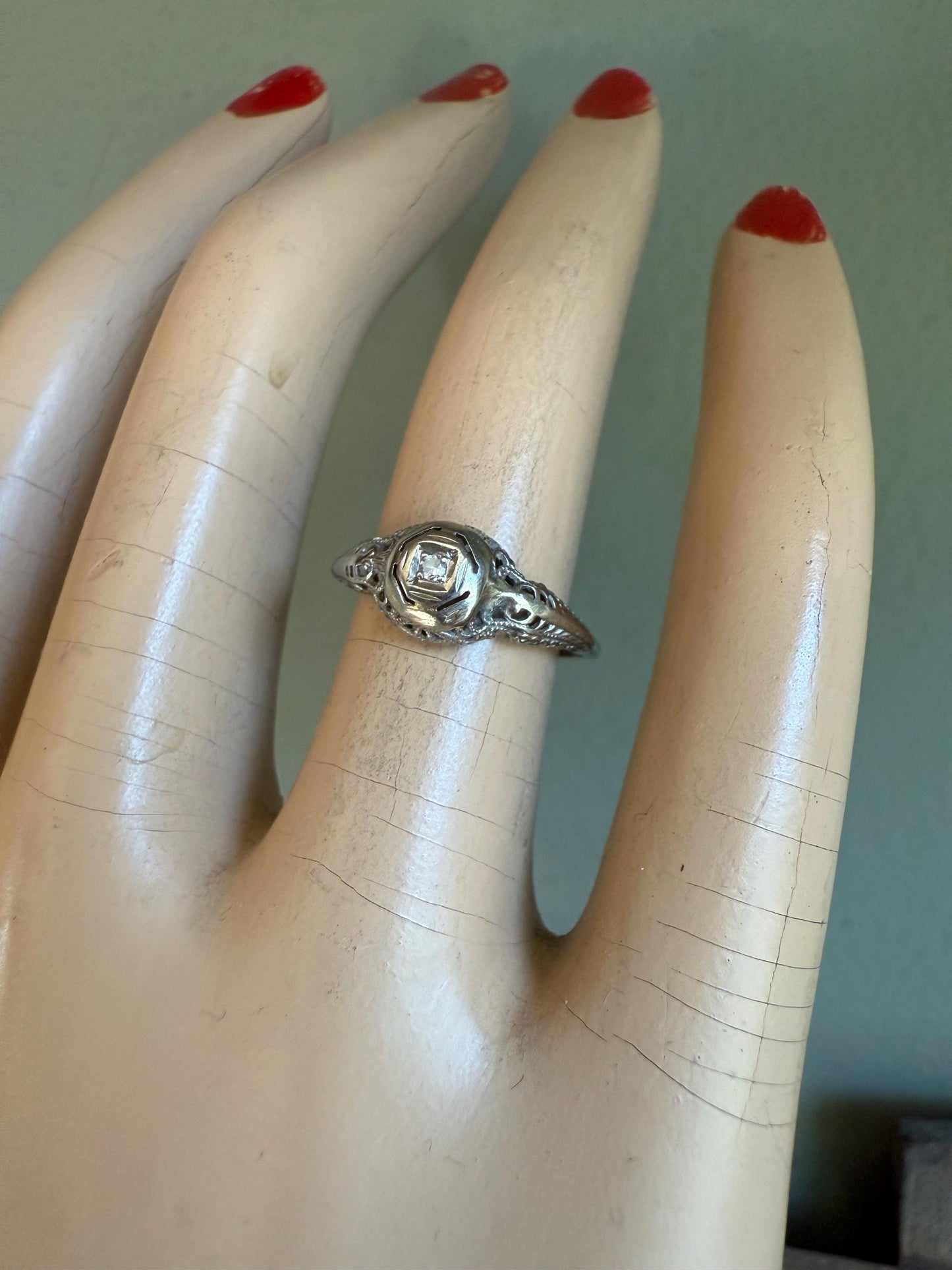 c1930 Vintage Art Deco 14 White Gold Diamond Filigree Ring