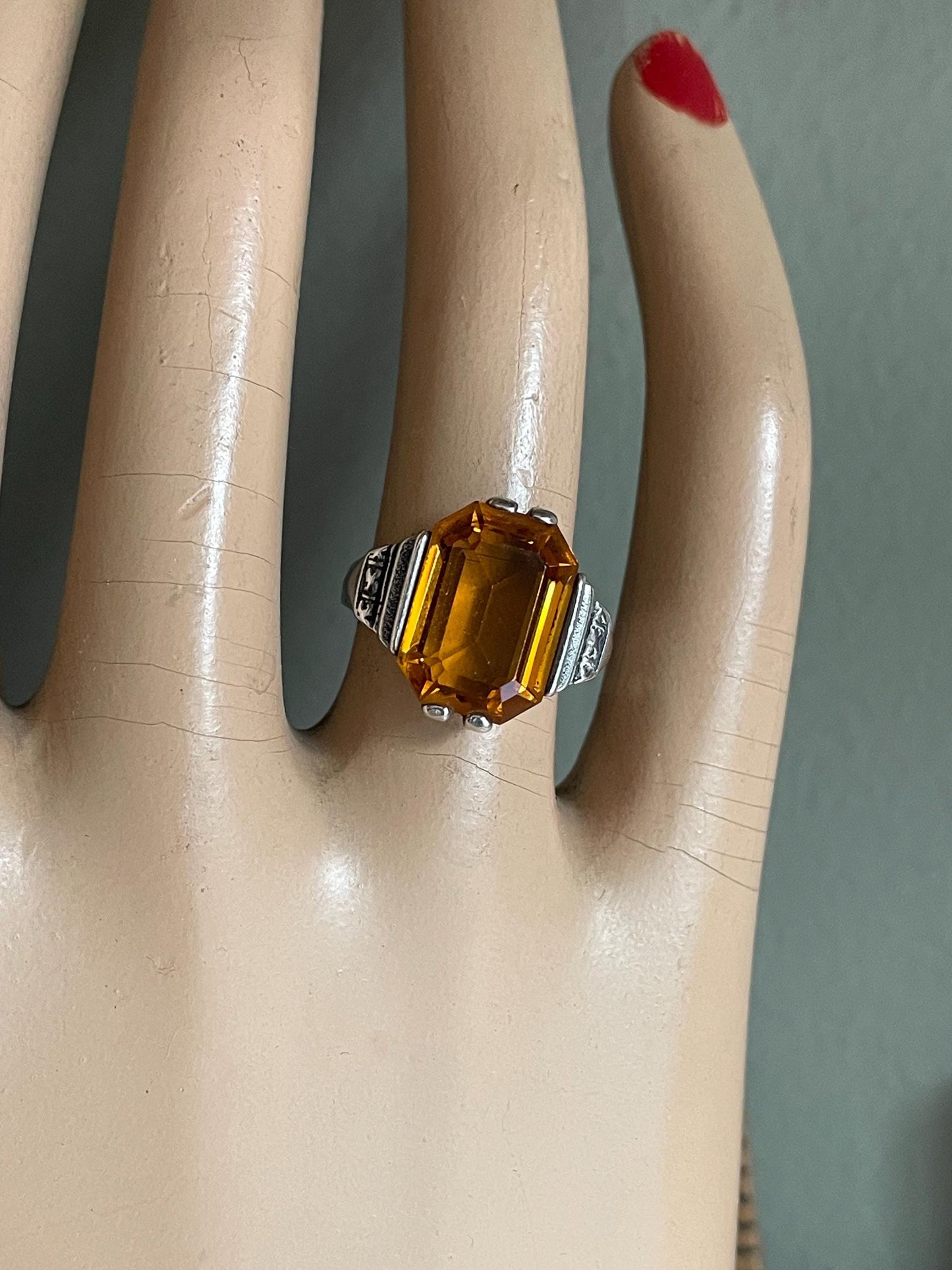 Vintage Sterling Silver Citrine Glass Stone Ring with Engraved Shoulders