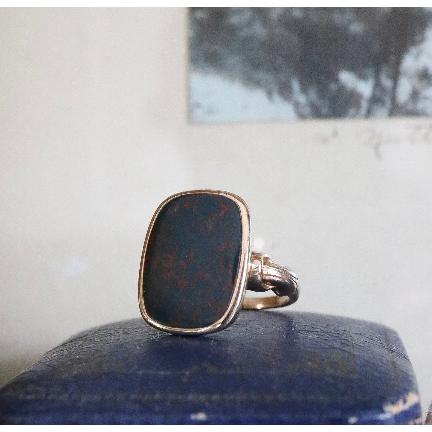 An Antique c1915 10K Yellow Gold Bloodstone Ring