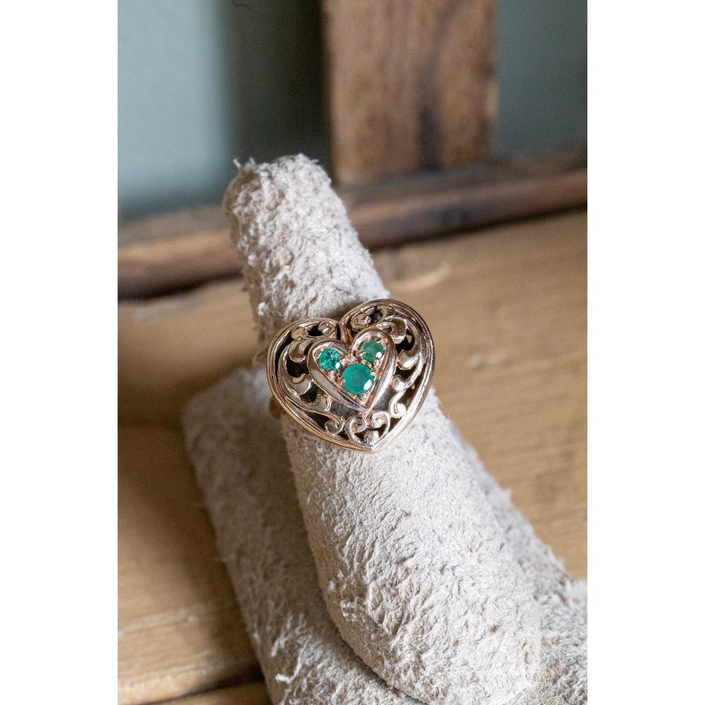 Vintage 14K Yellow Gold Open Work Heart Natural Emerald Ring