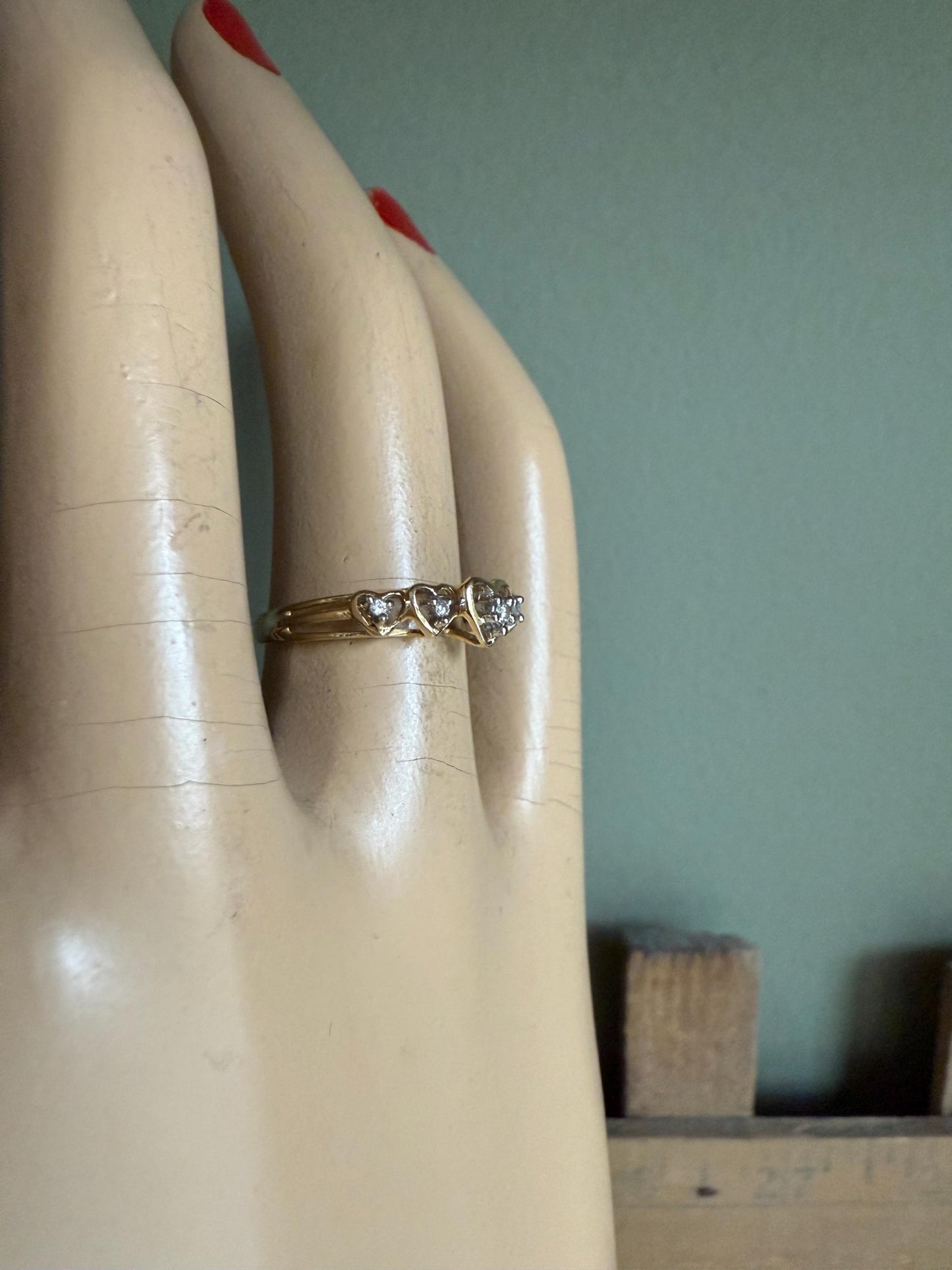 Vintage 14K Yellow Gold Five Diamond Set Heart Band