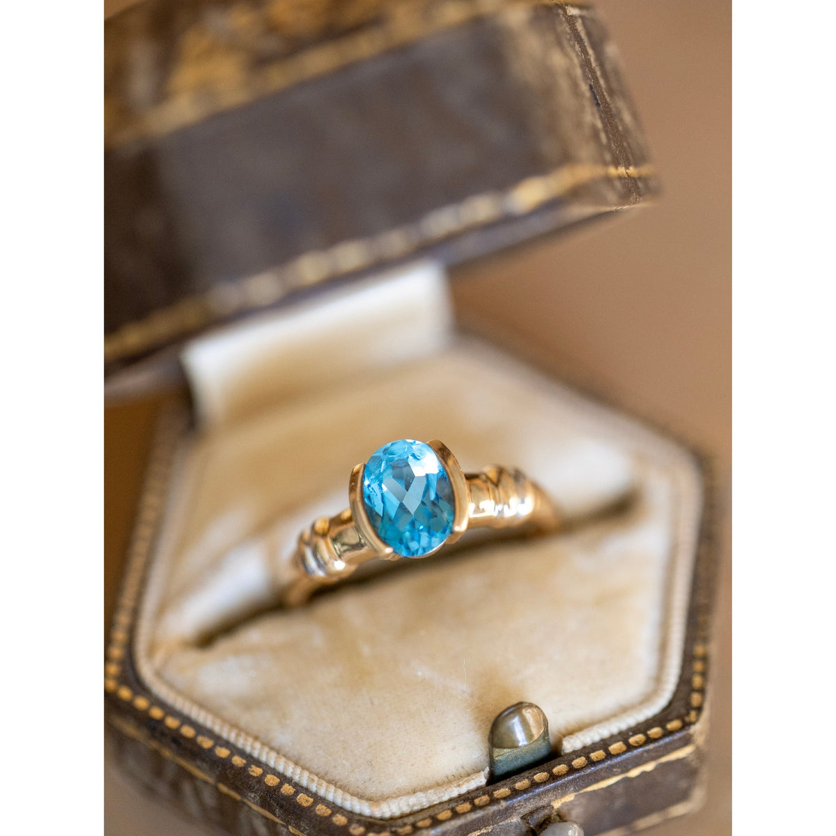 Vintage 10K Yellow Gold Oval Cut Blue Topaz Ring