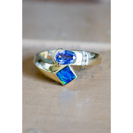 Vintage 14K Yellow Gold Tanzanite and Opal Ring