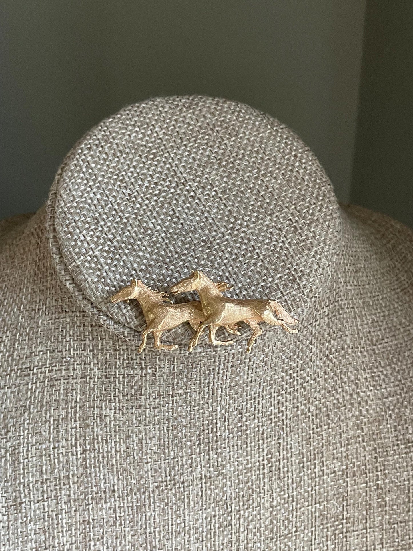 Vintage 14K Solid Yellow Gold Wild Horses Running Brooch