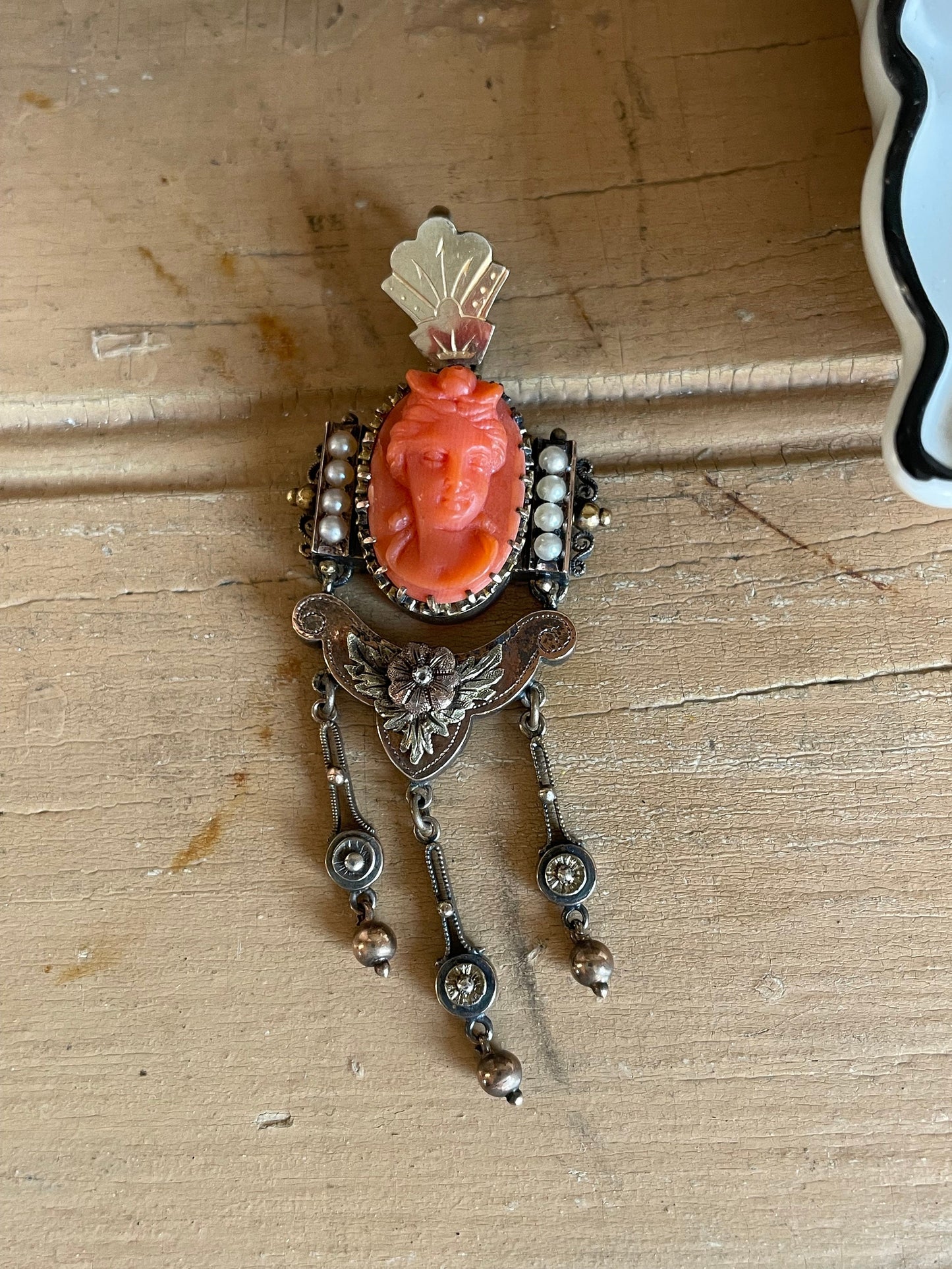 c1880 Victorian Hand Carved Coral Cameo Dangle 14K Pendant