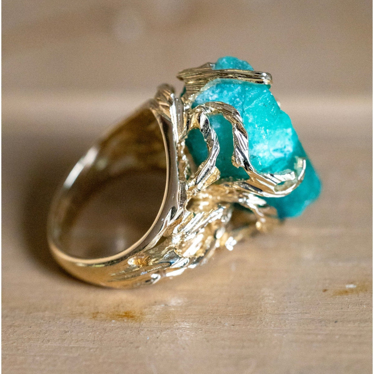 1960-1970 Brutalist 18K Yellow Gold Raw Emerald Ring