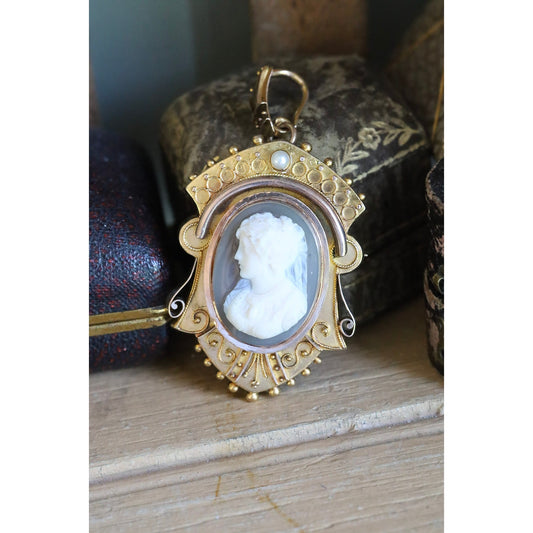 c1880 Antique Etruscan Revival 14K Yellow Gold Banded Agate Carved Cameo Brooch Pendant