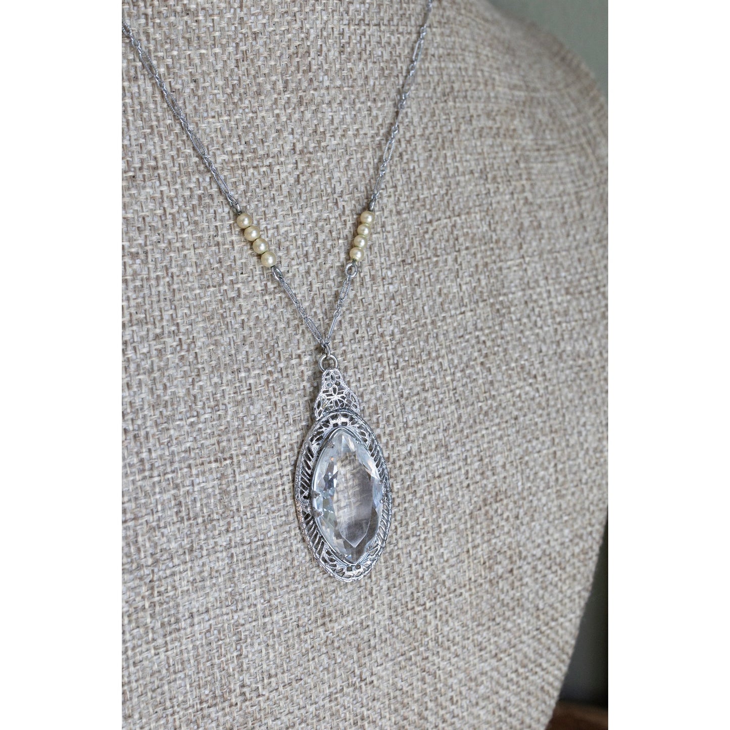 c1930 Art Deco Rhodium Plated Filigree Glass Set Necklace