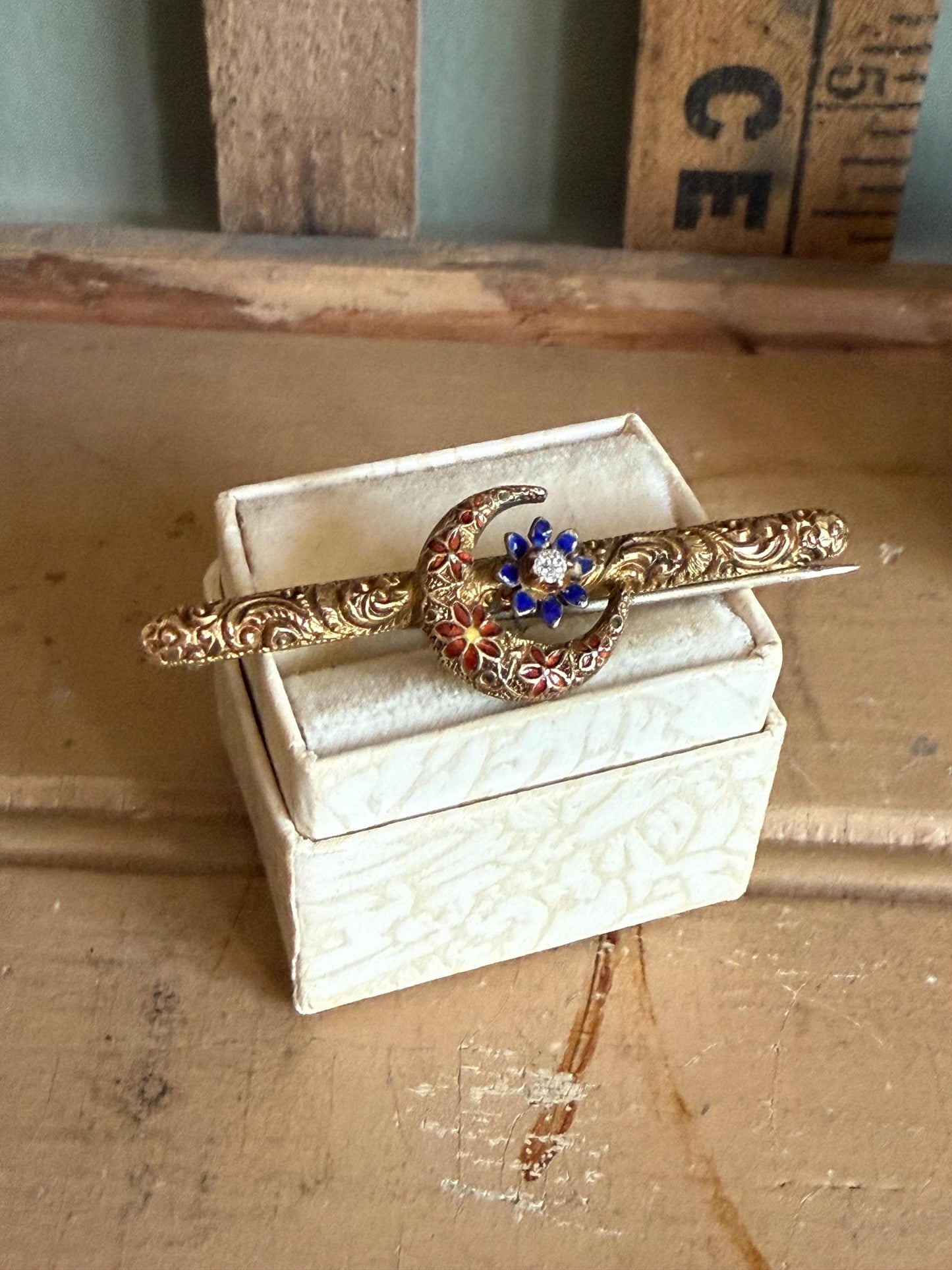 c1900 Edwardian 9-10K Gold Edwardian Cresecent Moon set with Diamond Brooch