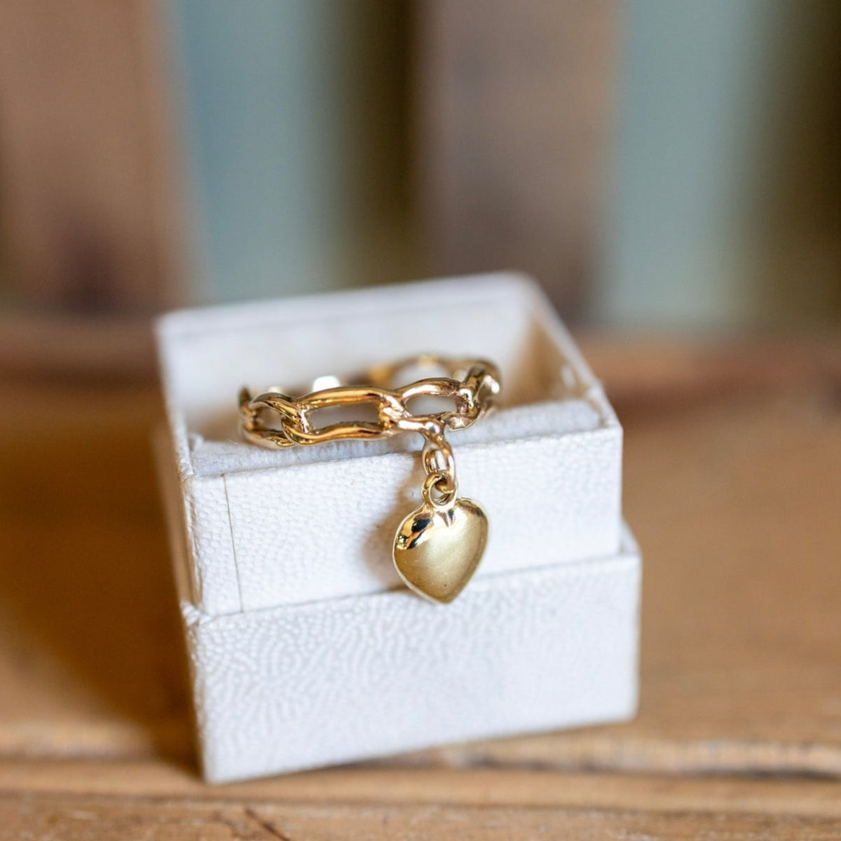 Vintage 14K Yellow Gold Chain Link Ring with Dangle Heart Charm