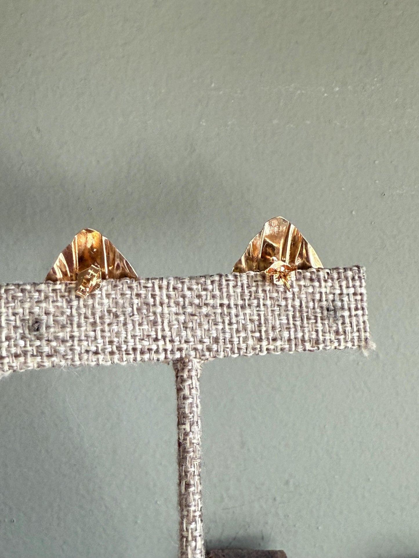 Vintage c1980 14K Yellow Gold Triangular Shaped Earrings