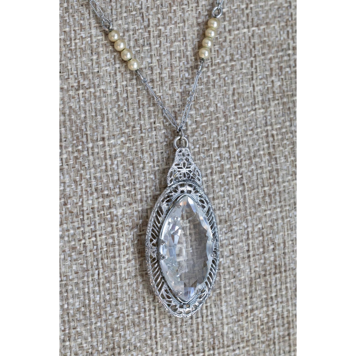 c1930 Art Deco Rhodium Plated Filigree Glass Set Necklace