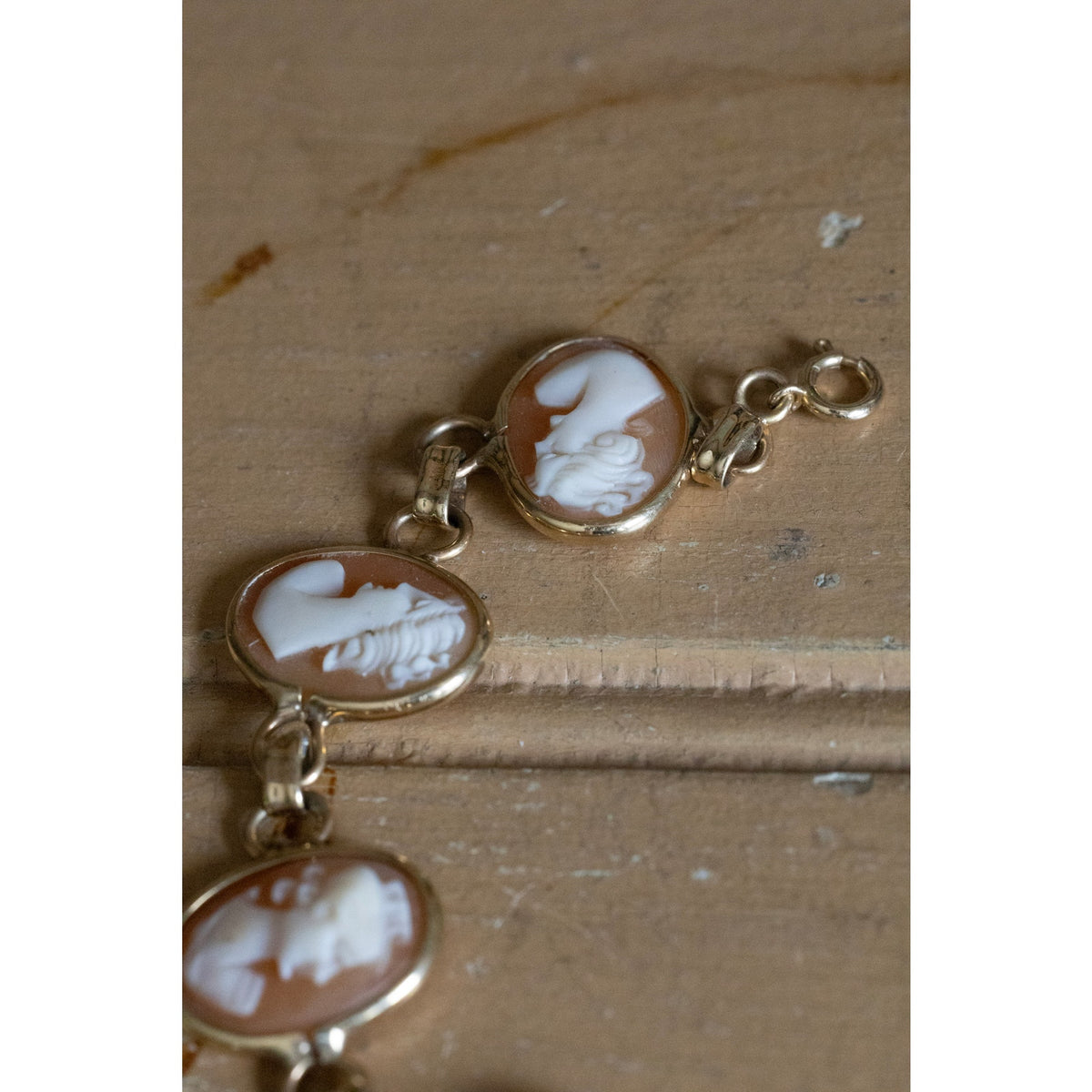 Vintage 14K Yellow Gold Hand Carved Shell Cameo Link Bracelet