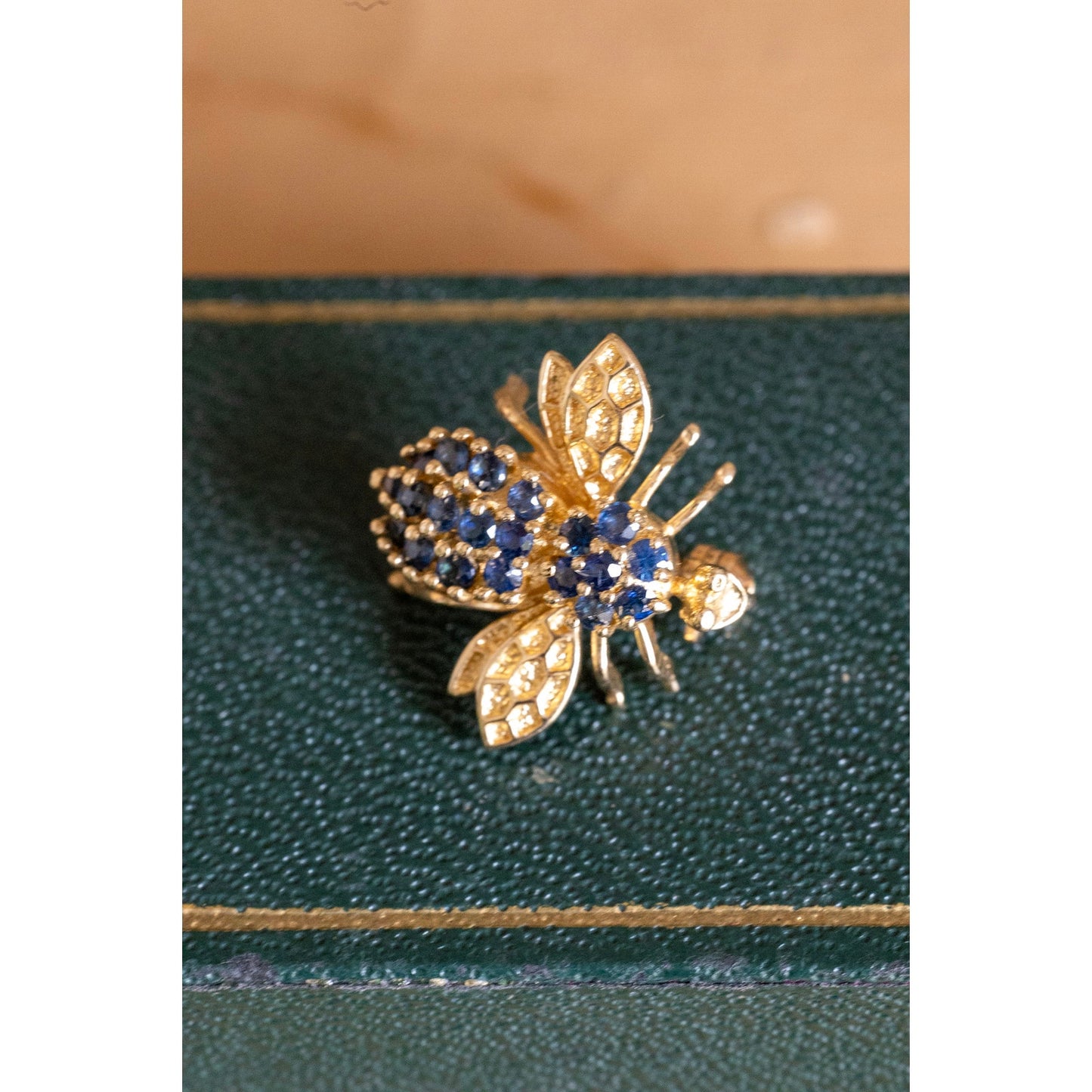 Vintage 14k Yellow Gold Natural Sapphire Bee Brooch