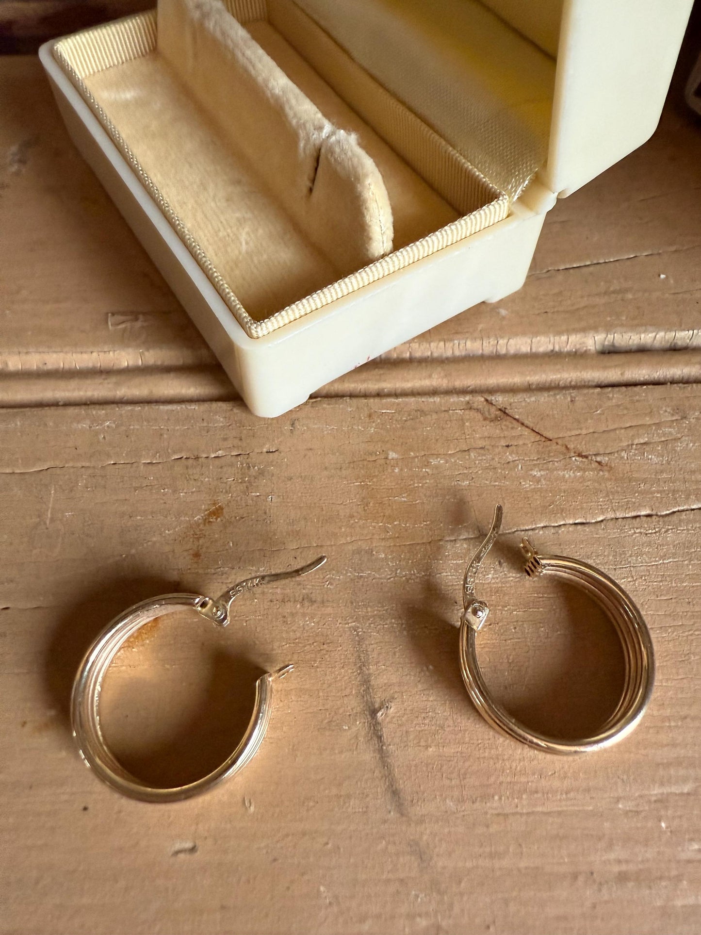 Vintage 14K Yellow Gold Ribbed Wide Hoop Earrings