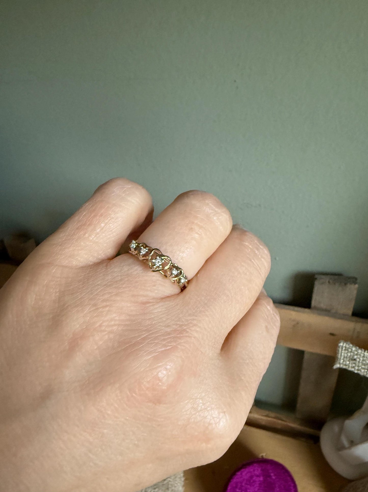 Vintage 14K Yellow Gold Five Diamond Set Heart Band