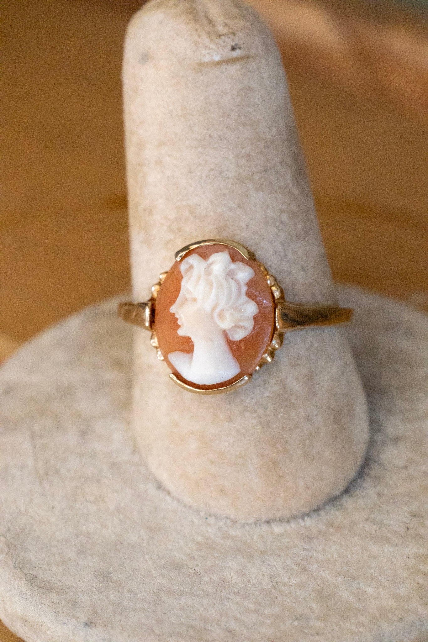 14K Yellow Gold Mid-Century Hand Carved Shell Cameo Ring