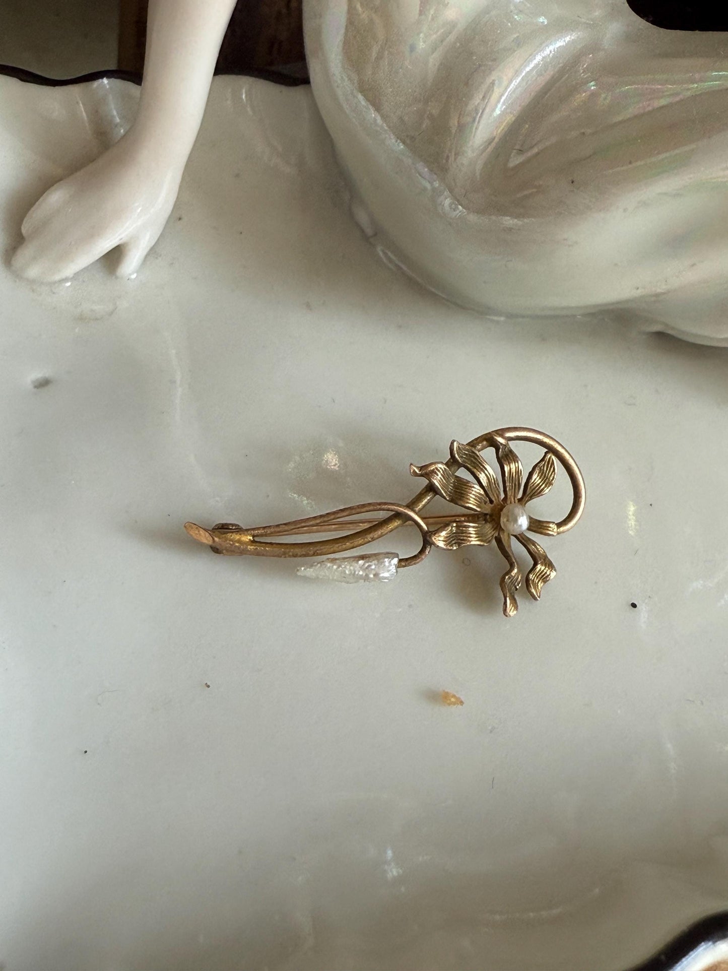 Antique Edwardian c1910 10K Yellow Gold Flower Brooch with Natural Pearls