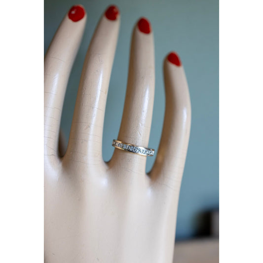 Vintage 14K Yellow Gold Illusion Diamond Band