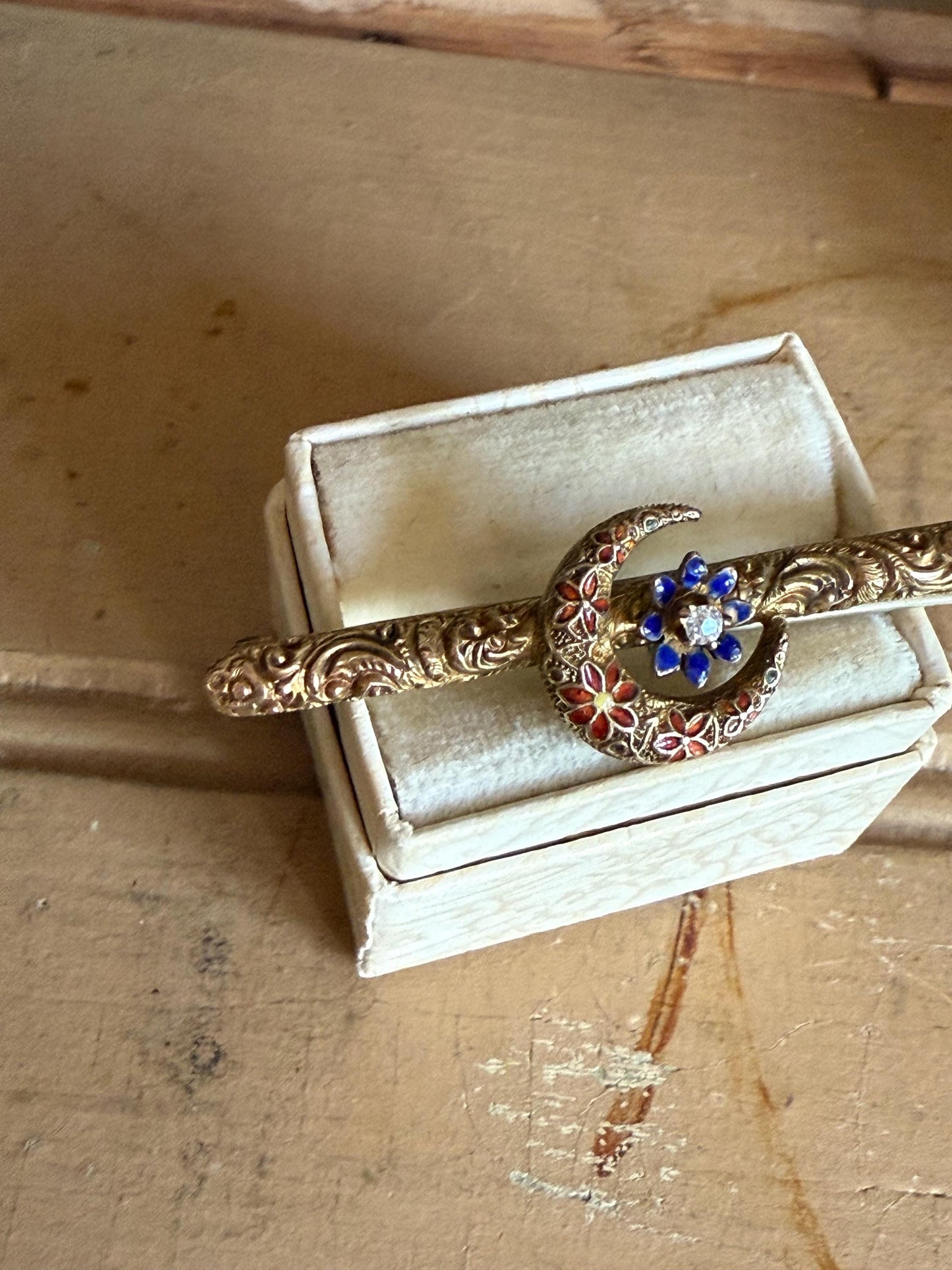 c1900 Edwardian 9-10K Gold Edwardian Cresecent Moon set with Diamond Brooch