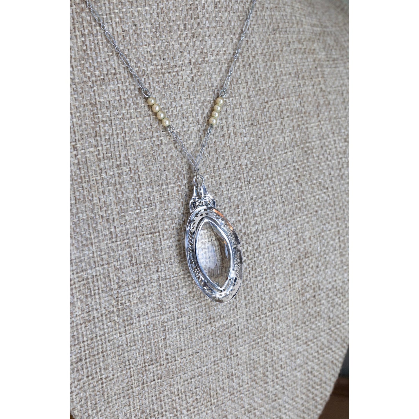 c1930 Art Deco Rhodium Plated Filigree Glass Set Necklace