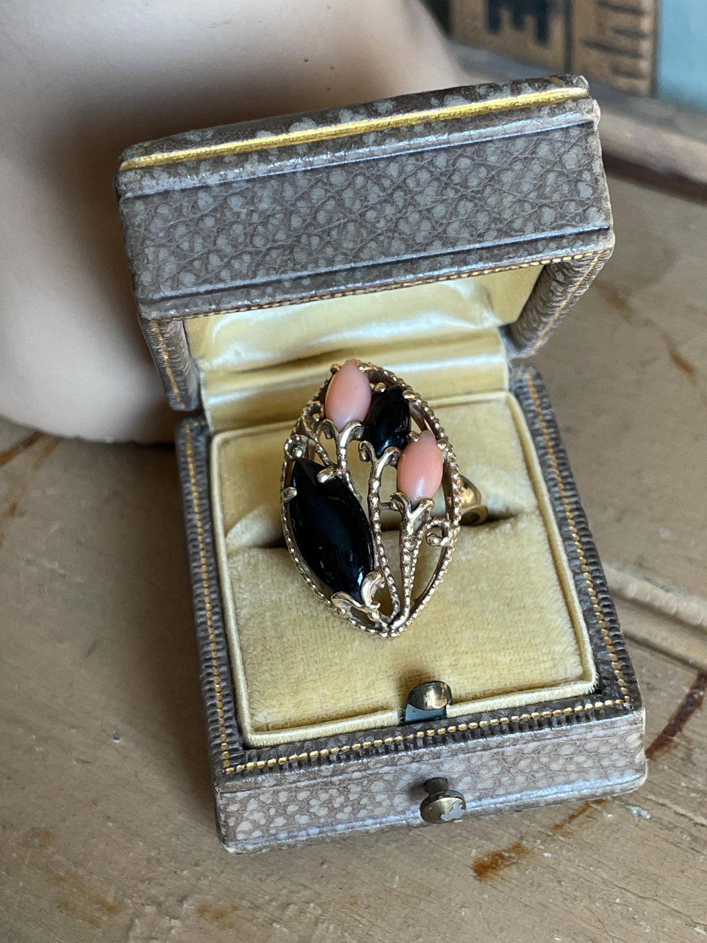 c1960 10K Yellow Gold Onyx and Coral Floral Ring