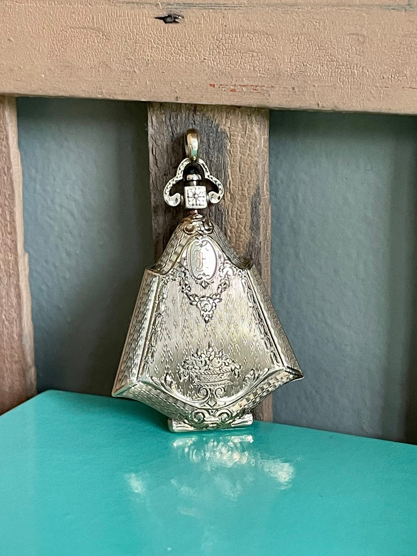 An Fine Edwardian 14K Yellow Gold Engine Turned Locket with Sapphire Cabochon Push Clasp