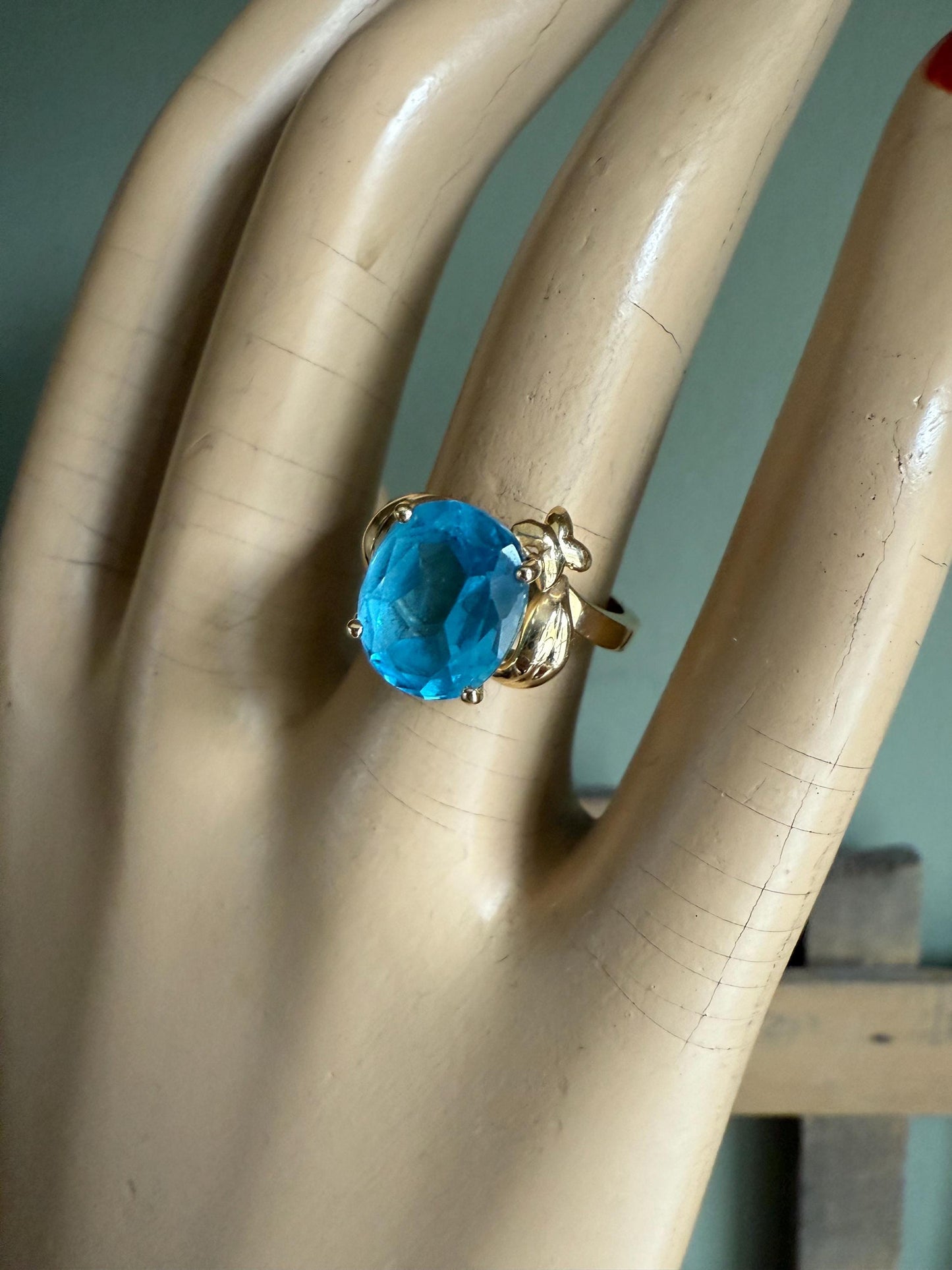 Vintage 14K Yellow Gold Oval Cut Blue Topaz Ring