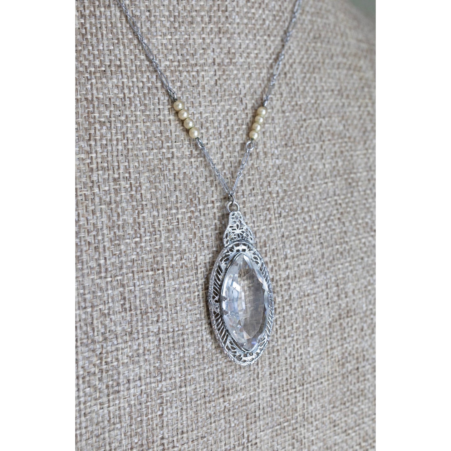 c1930 Art Deco Rhodium Plated Filigree Glass Set Necklace