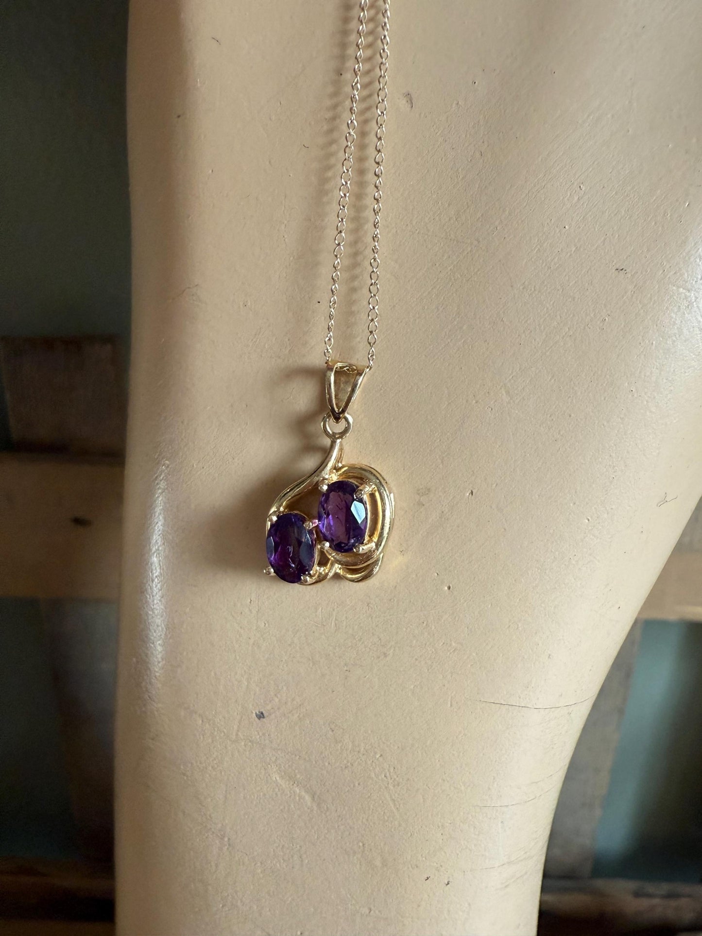 c1980 Vintage Oval Cut Amethyst Set in 14K Yellow Gold Pendant with 14K Yellow Gold Chain