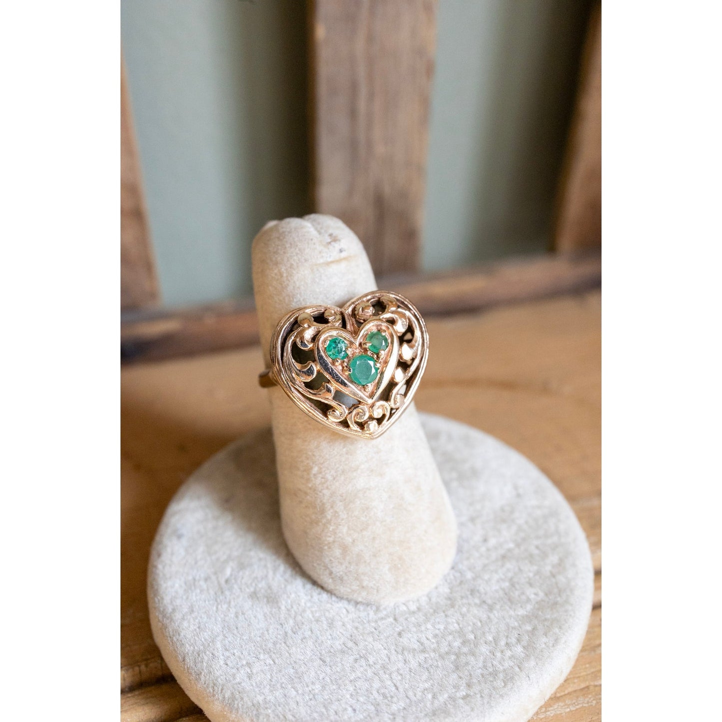 Vintage 14K Yellow Gold Open Work Heart Natural Emerald Ring