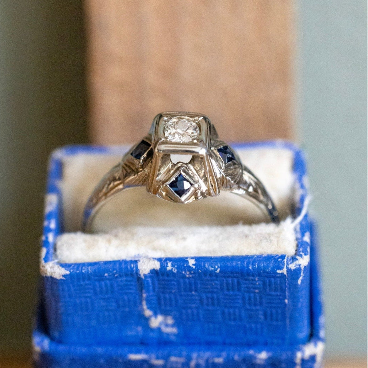 1930-1940 Art Deco 20K White Gold Old European Cut Diamond and Sapphire Ring
