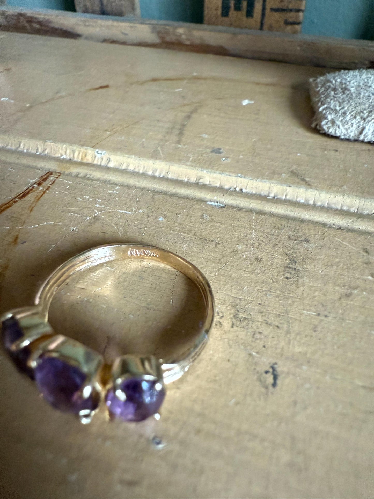 Vintage c1970 Oval Cut Amethyst 14K Yellow Gold Ring