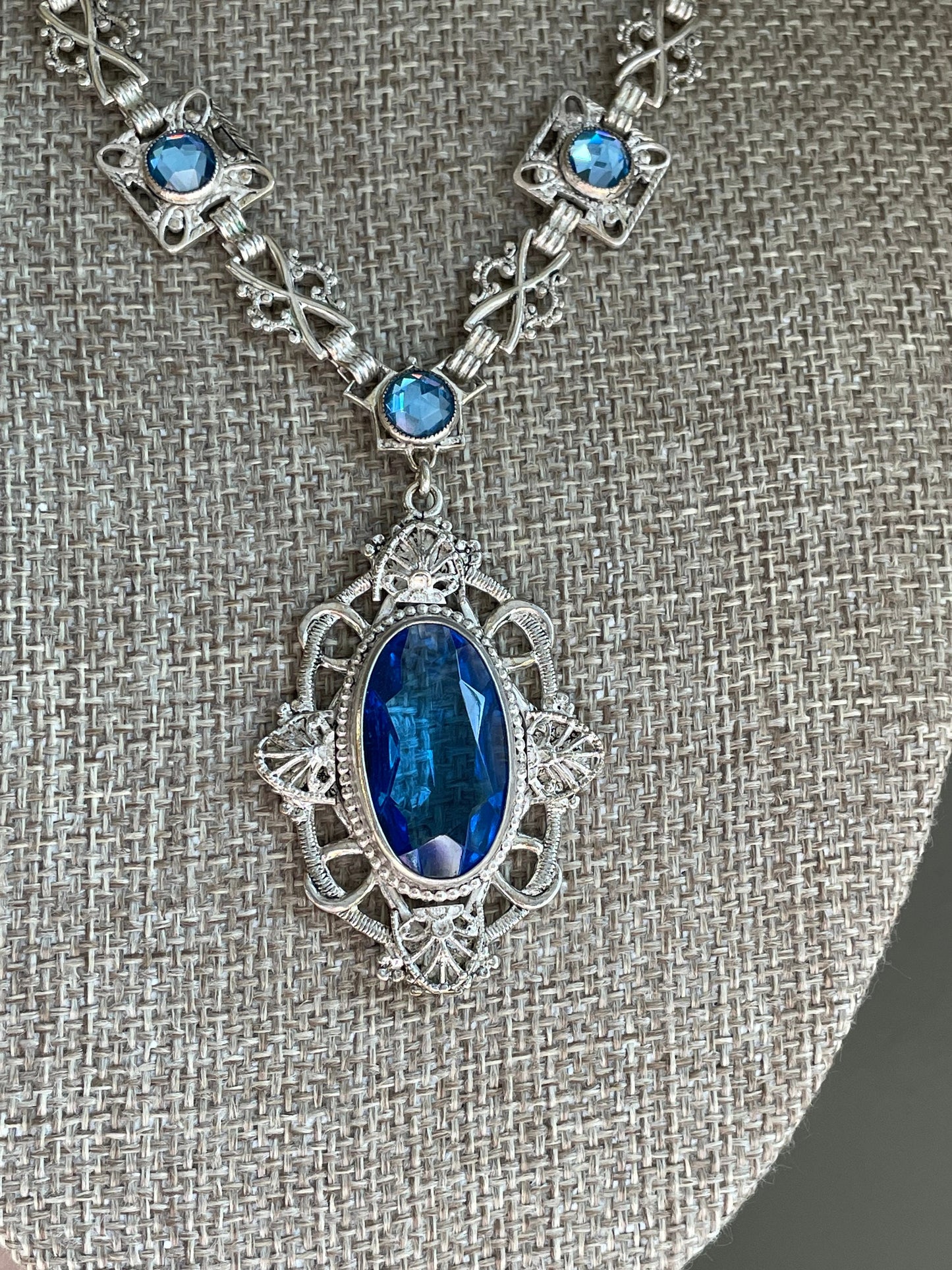 Czechoslovakian Early Art Deco Faceted Blue Glass Decorative Chain Necklace