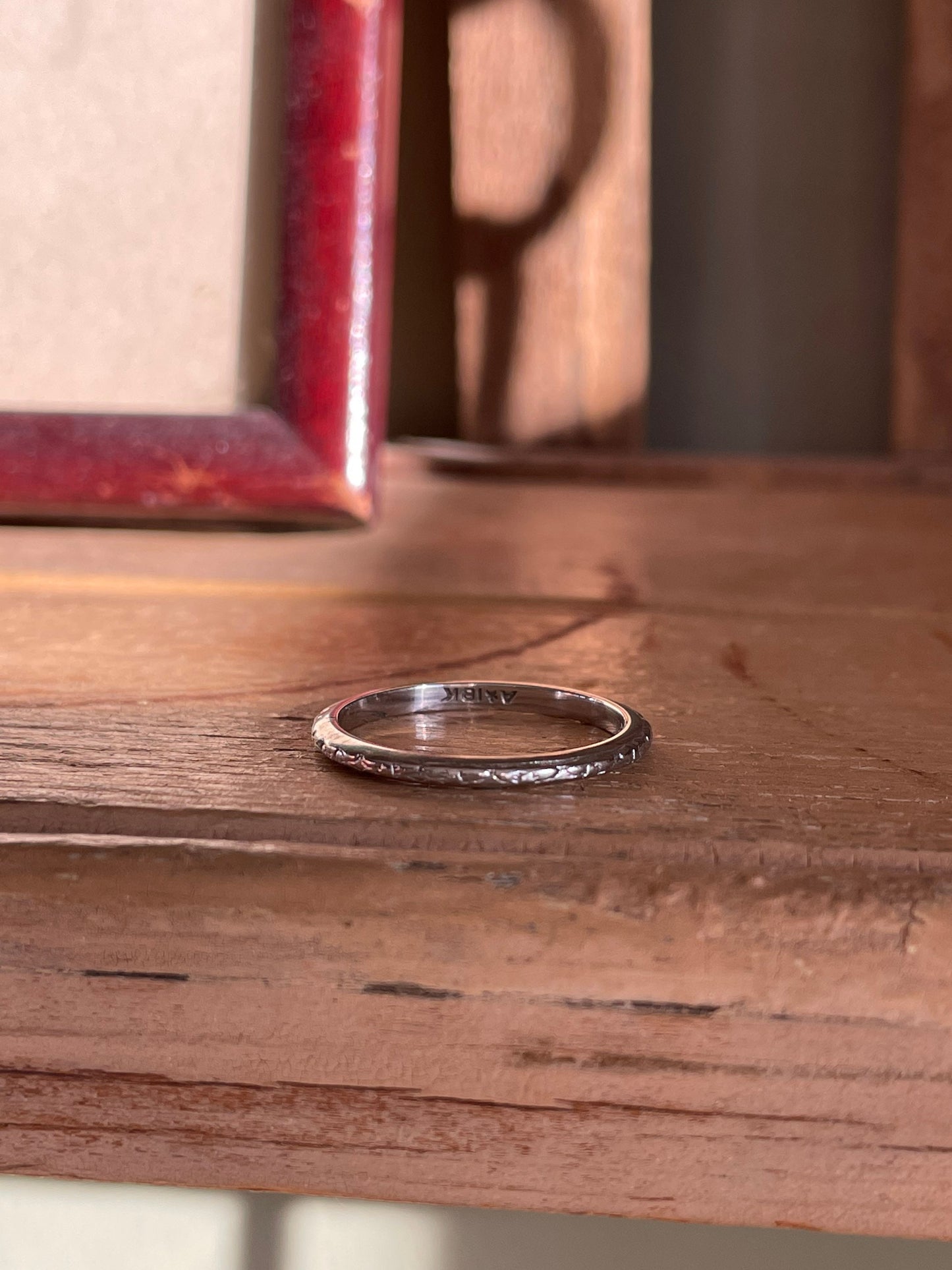 c1920 18K White Gold Engraved Band Ring Art Deco