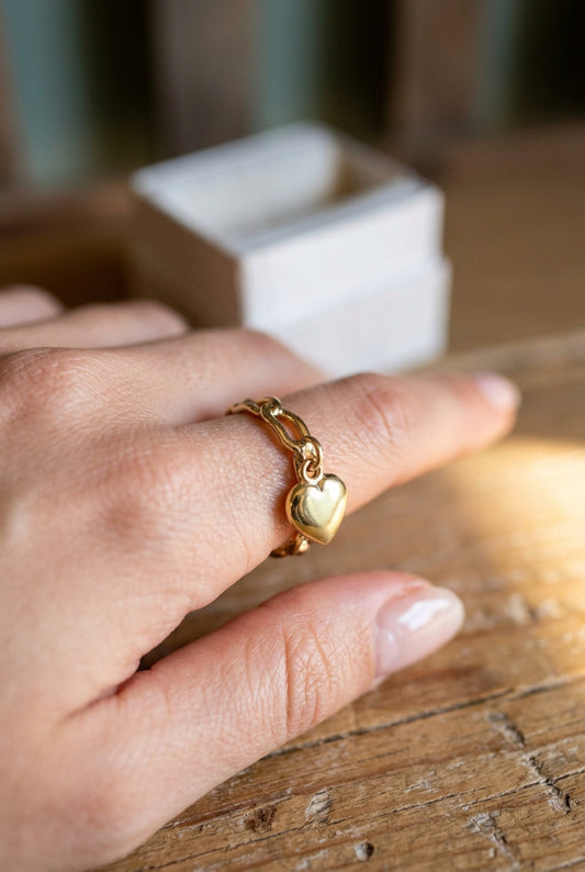 Vintage 14K Yellow Gold Chain Link Ring with Dangle Heart Charm