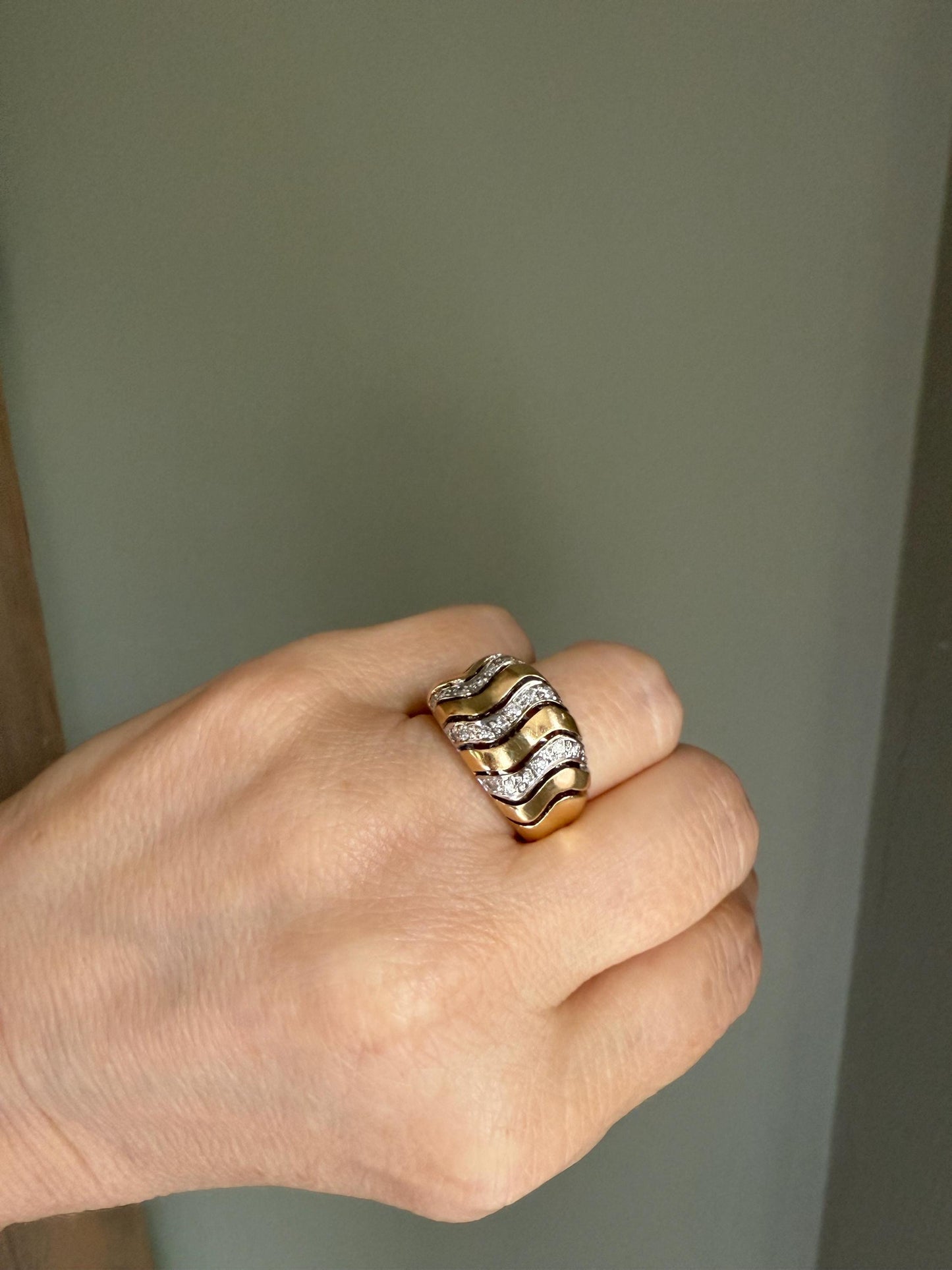 Vintage Mod 1970-1990 14K Yellow Gold Zig Zag Wave Diamond Ring