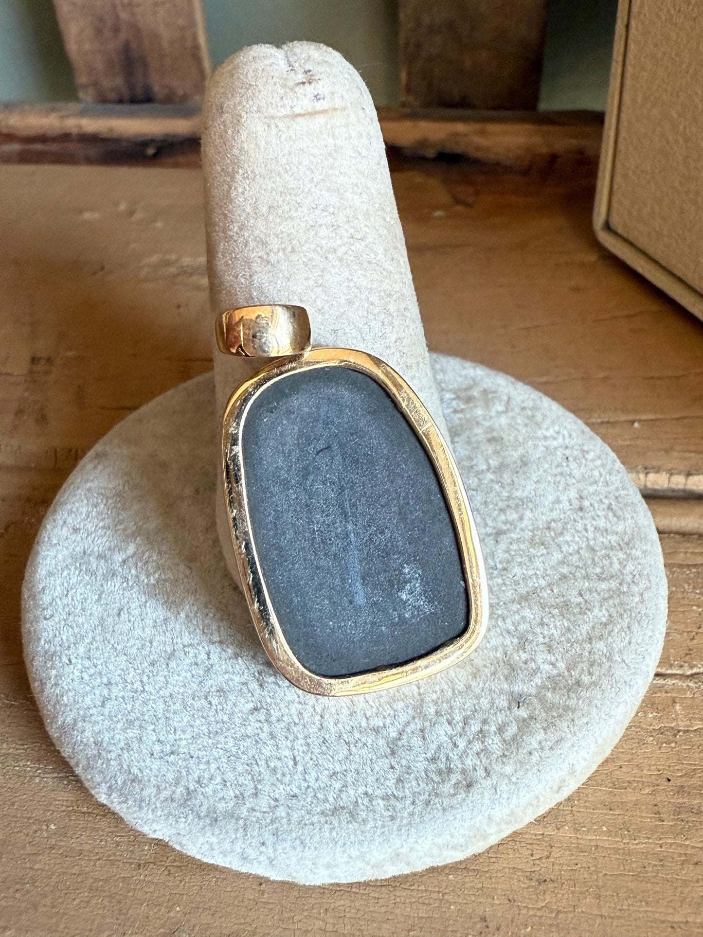 Vintage 14K Yellow Gold Pendant Featuring Ammolite Fossil