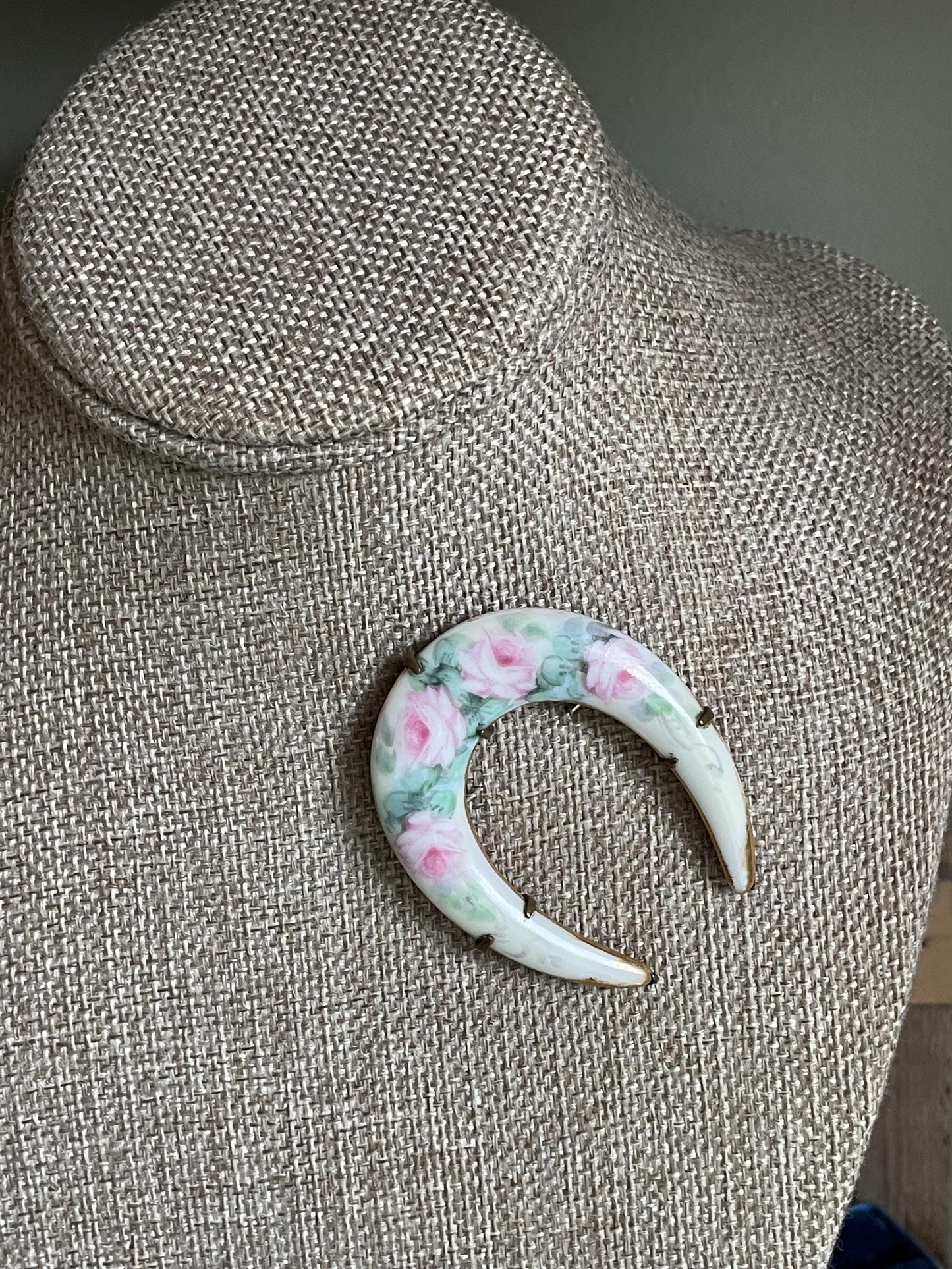Huge Antique Edwardian Porcelian Hand Painted Flower Lucky Horseshoe Brooch