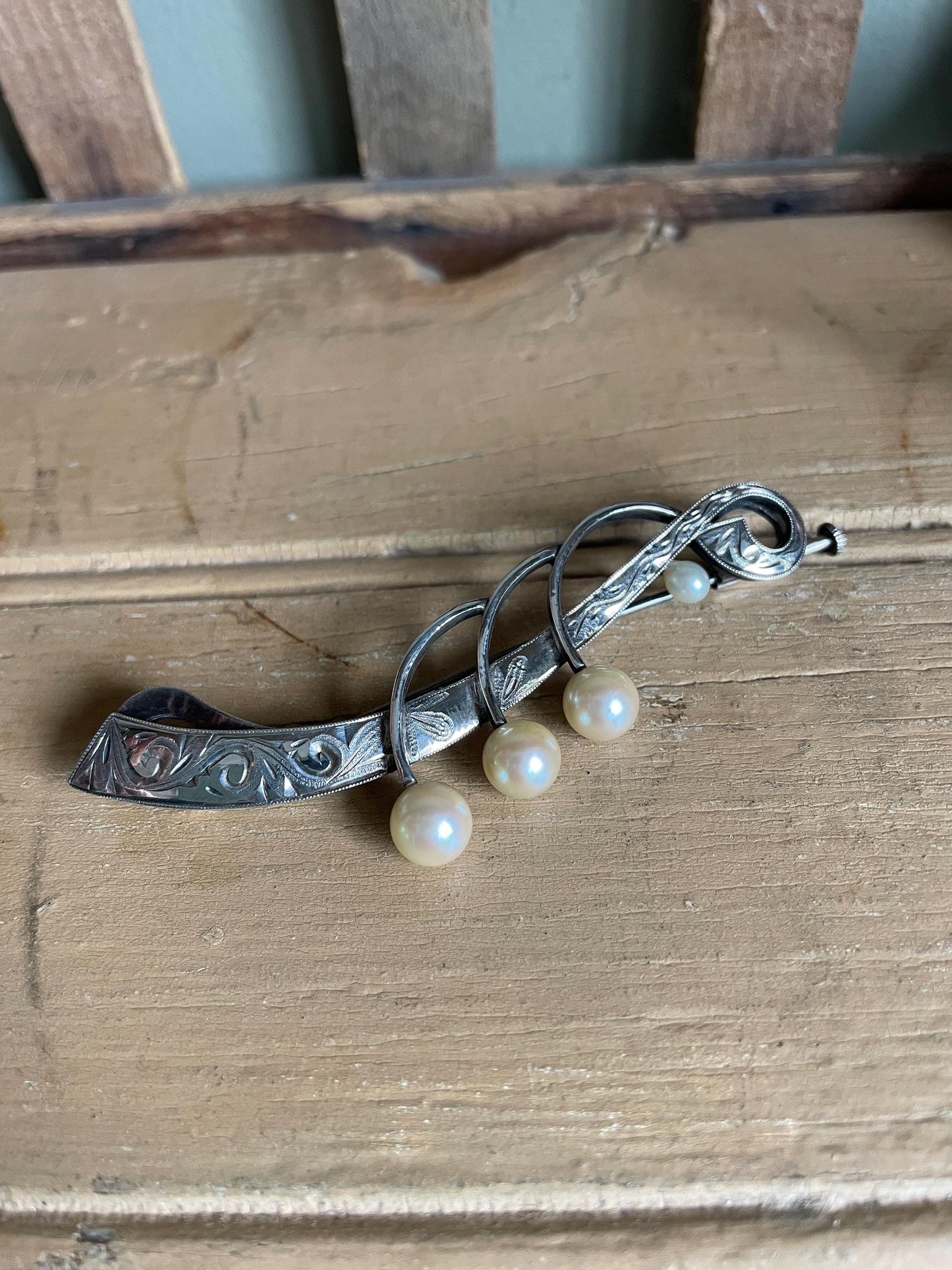 Mid Century 950 Silver Engraved Ribbon Pearl Brooch