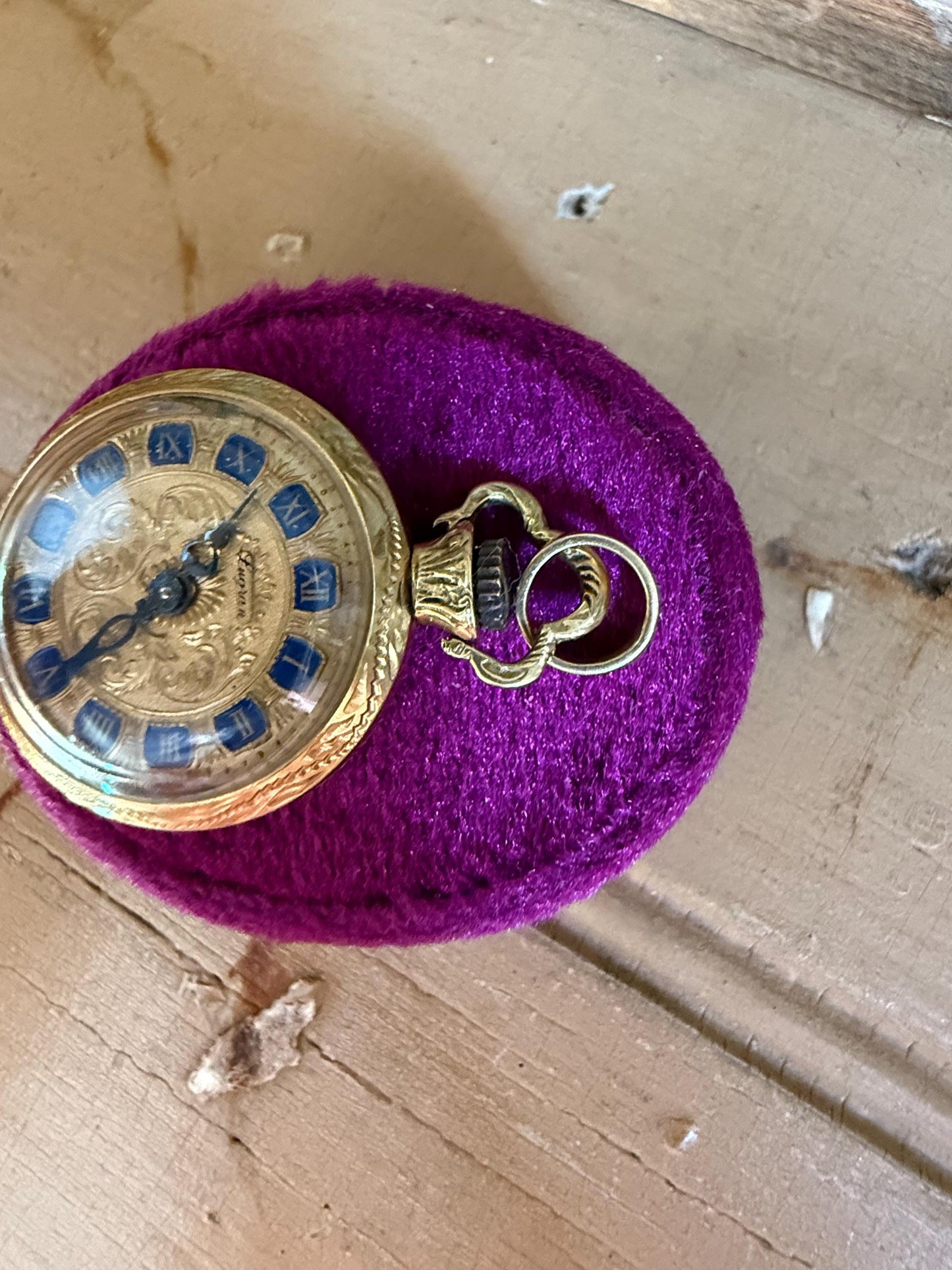 18k Yellow Gold Ladies Pocket Watch Pendant Swiss Made 17 Jewels Manual Movement by Lugran